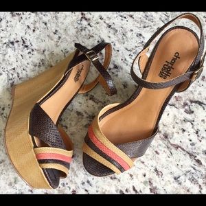 ❌❌SOLD❌❌Ankle Strap Wedge Sandals